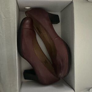 Earth Women's Burgundy Heels